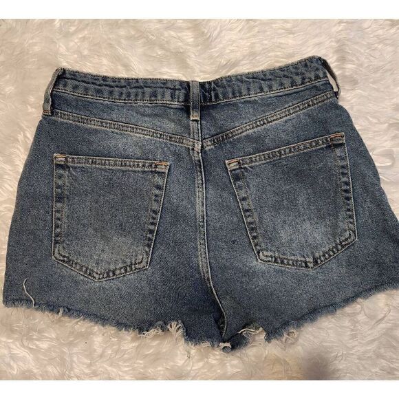 💕Forever 21 Shorts Women 28 Blue Hot Pants High Rise Distressed Medium Wash Den - Picture 2 of 3